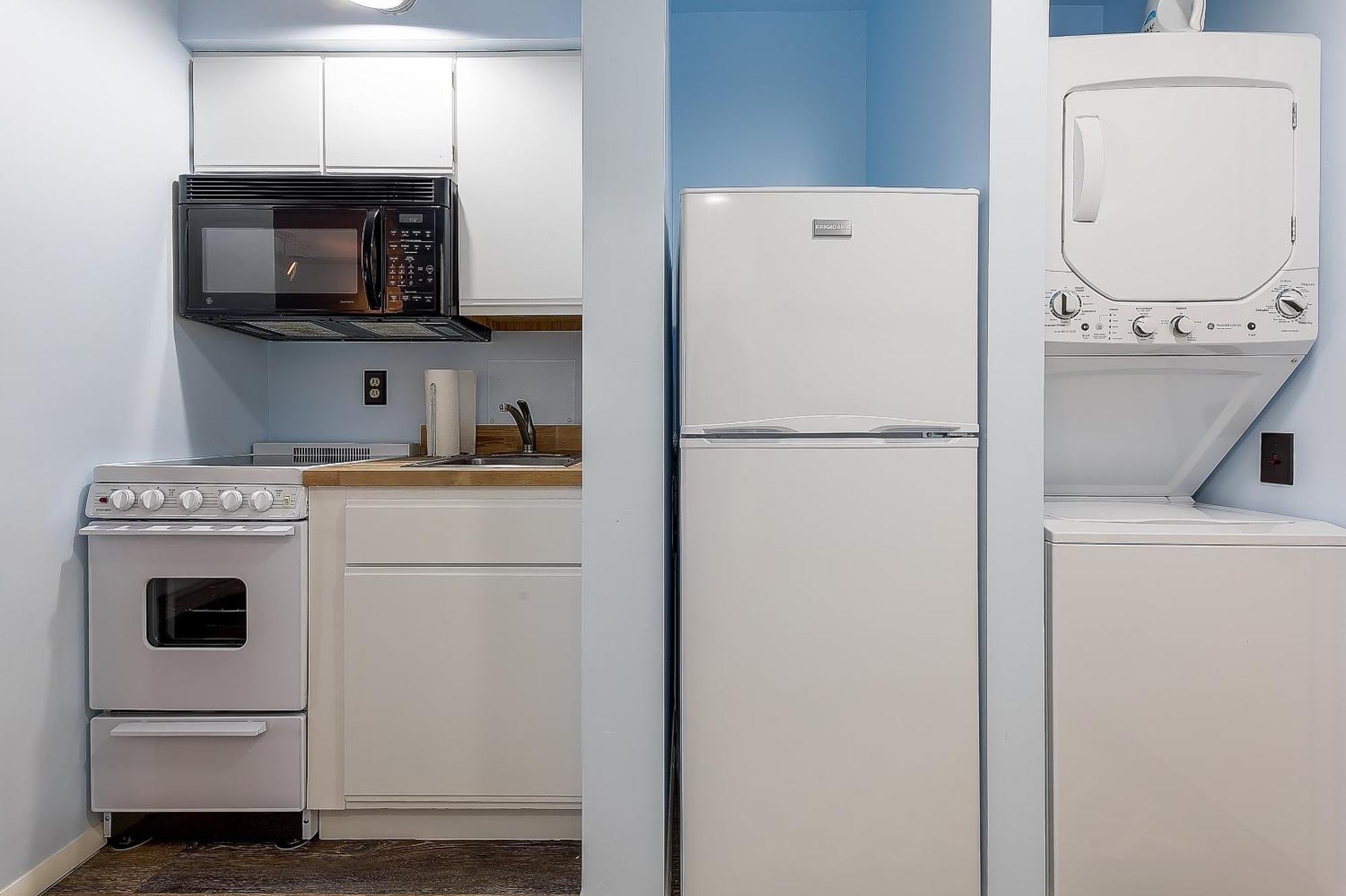 Beautiful Lake View Studio Condo At The Shores Traverse City Kültér fotó